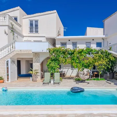 아파트 Barbara 2 By Guide Tribalj