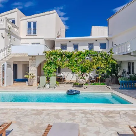 Barbara 2 By Guide * Tribalj